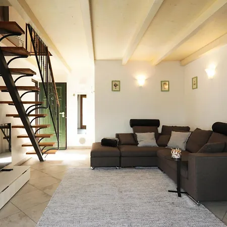 Serenity House ميناجيو